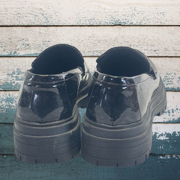 Size 6 Shiny Black Loafers - Picture 2 of 6